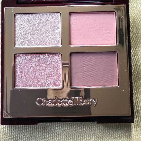 Charlotte Tilbury Eyeshadow Pallet in Pillow Talk Dreams - Picture 5 of 6